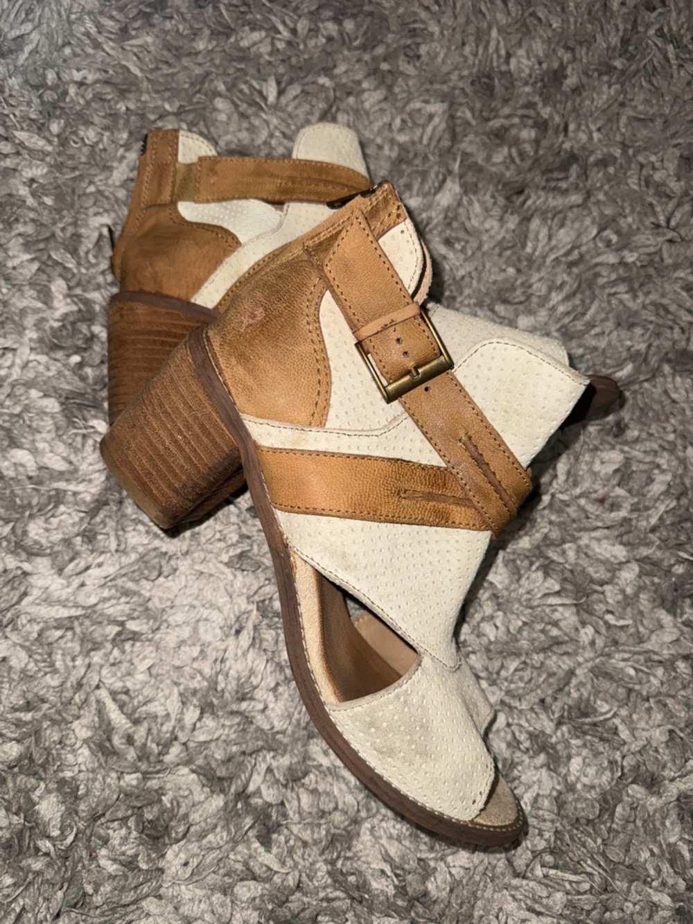 Open-Toe Buckled Block Heel Sandals in Cream and Tan